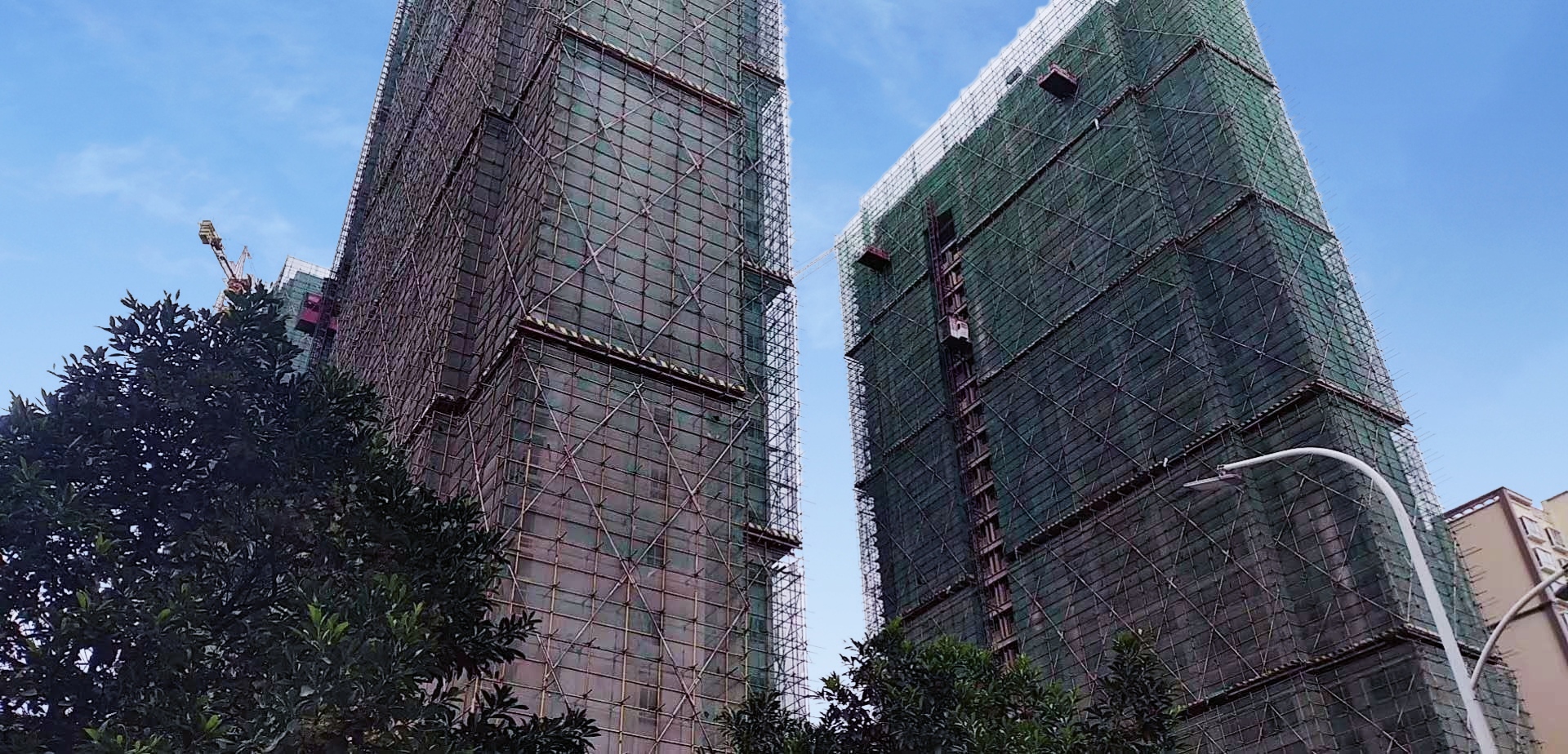 發(fā)霉舊外墻能用仿石漆翻新嗎？華喆給你答案！