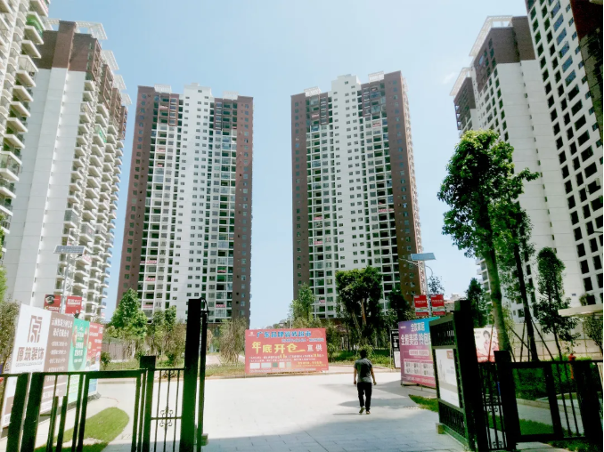 華喆仿石漆-工程案例 | 臨滄市強(qiáng)力建筑集團(tuán)金旭之光、金柏之春