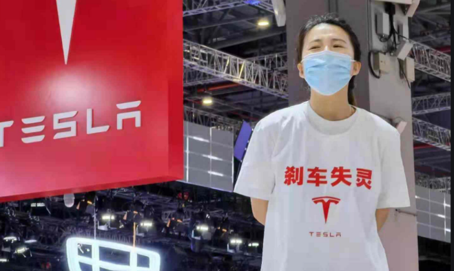 特斯拉剎車會(huì)失靈？華喆的仿石漆就不會(huì)翻車！